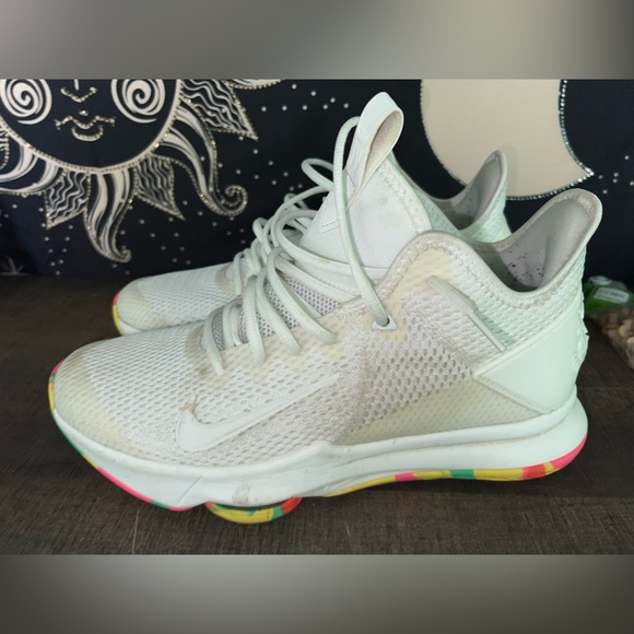 Nike LeBron Witness 4 - Picture 3 of 6